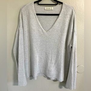 RD Style gray vneck sweater loose sleeves size medium cozy sweater